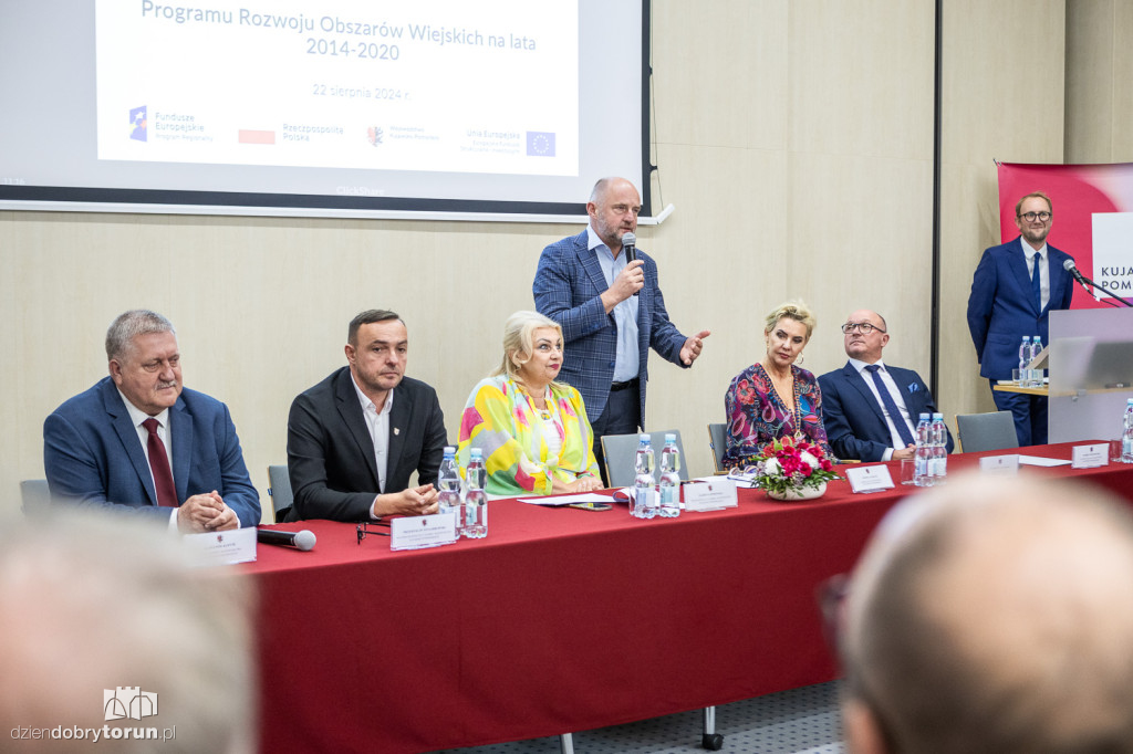 Wręczenie umów w urzędzie marszałkowskim
