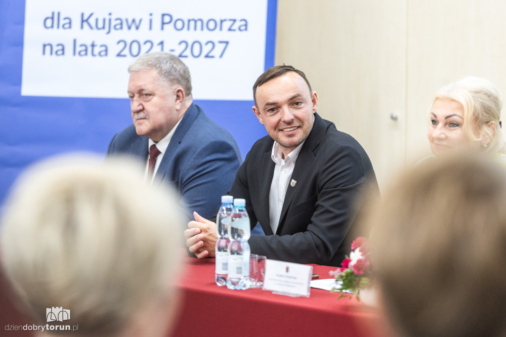 Wręczenie umów w urzędzie marszałkowskim