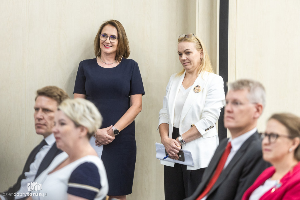 Wręczenie umów w urzędzie marszałkowskim