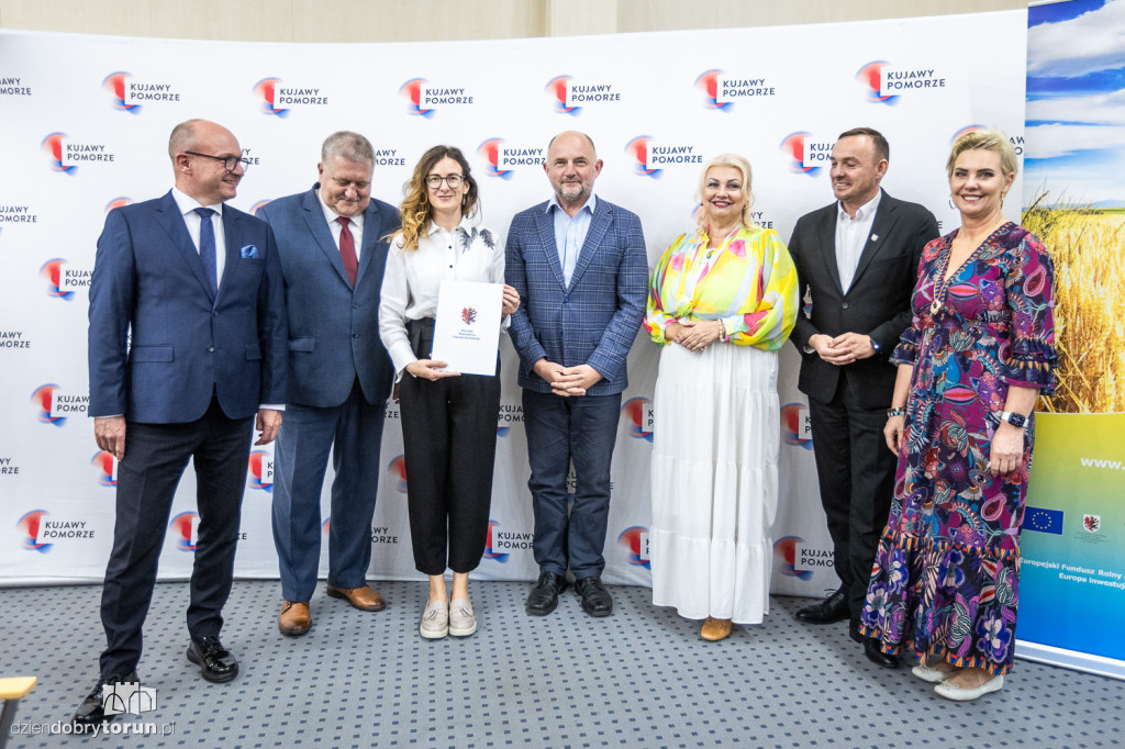 Wręczenie umów w urzędzie marszałkowskim
