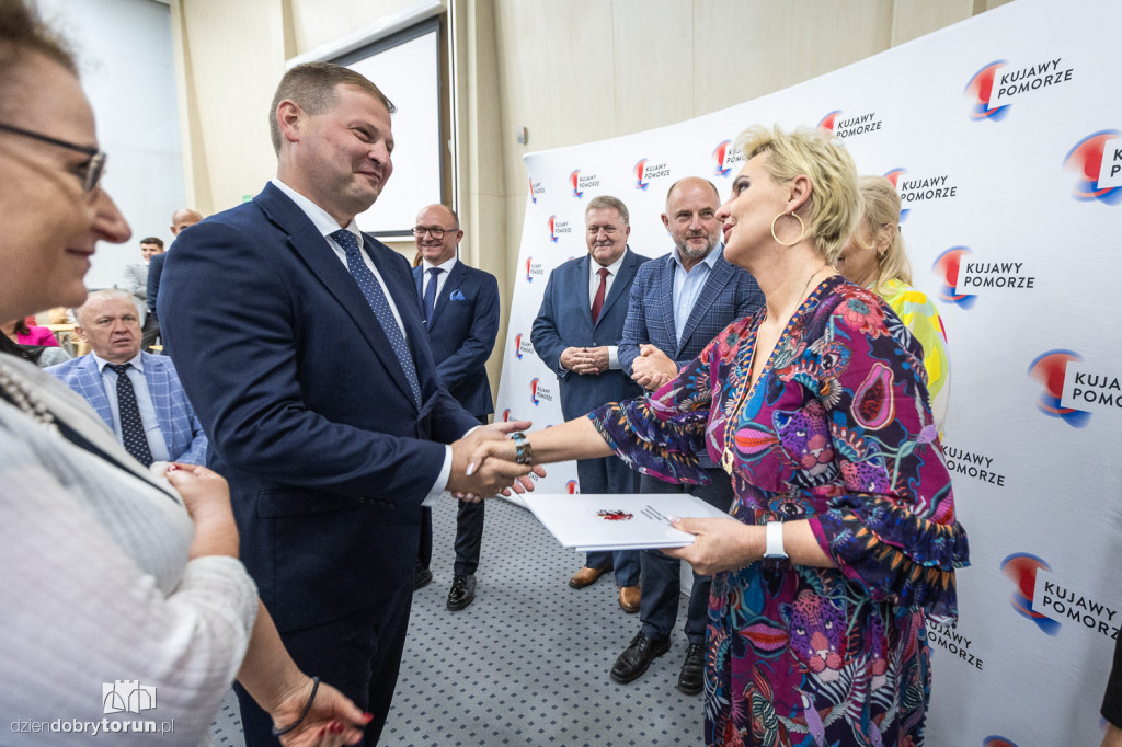 Wręczenie umów w urzędzie marszałkowskim