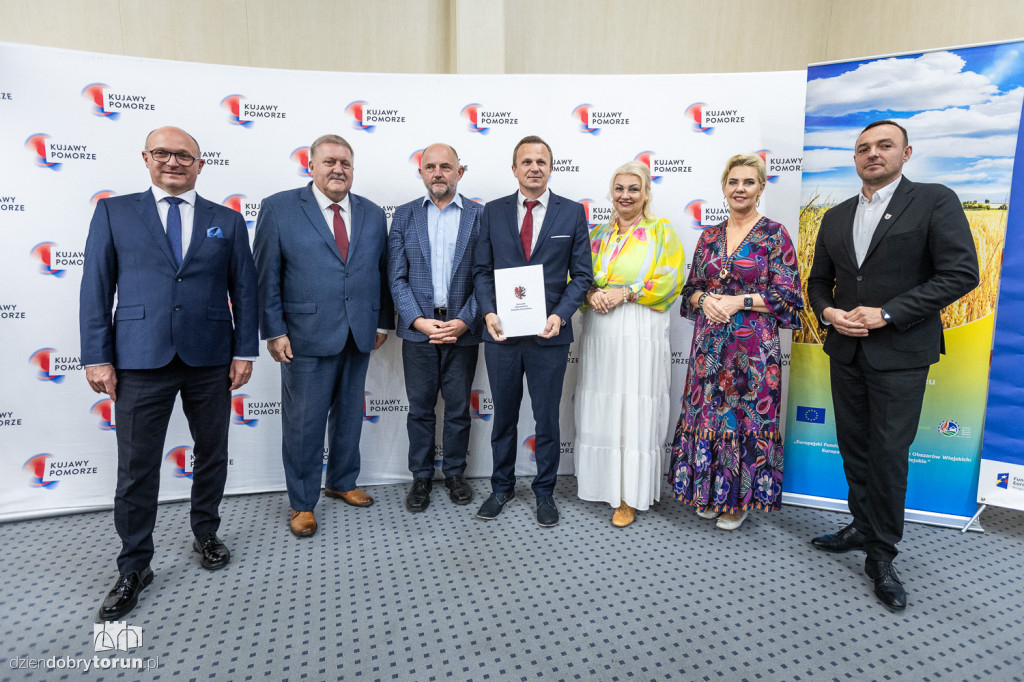 Wręczenie umów w urzędzie marszałkowskim