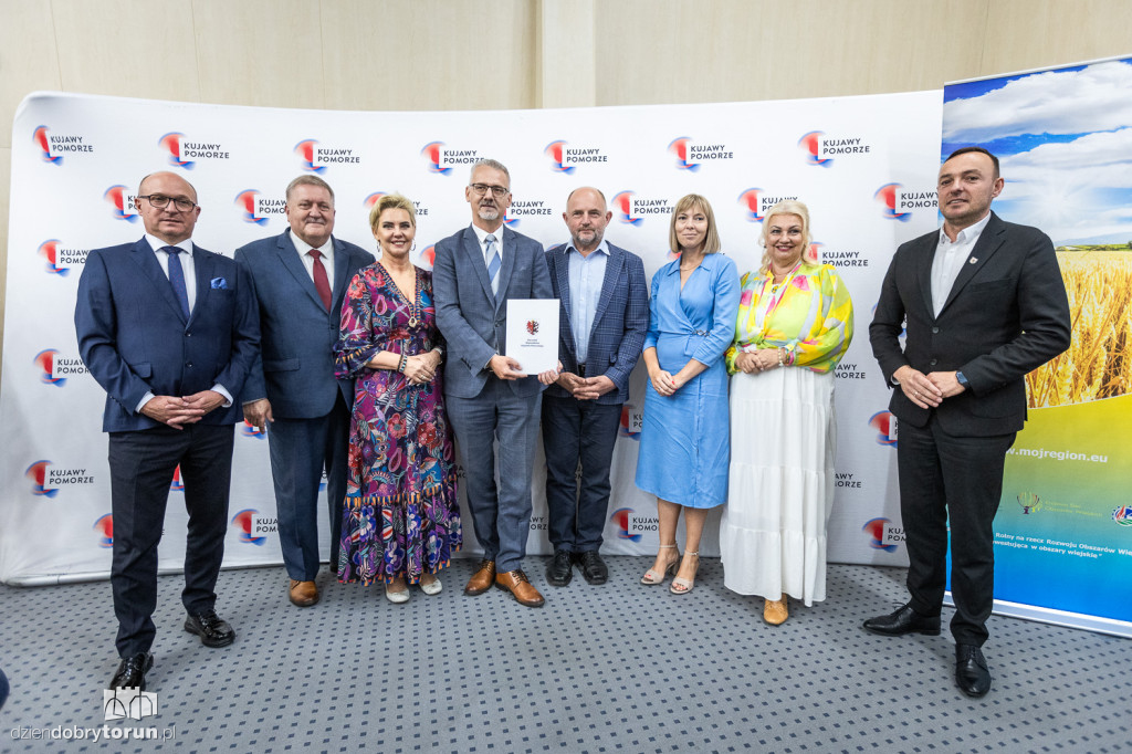 Wręczenie umów w urzędzie marszałkowskim