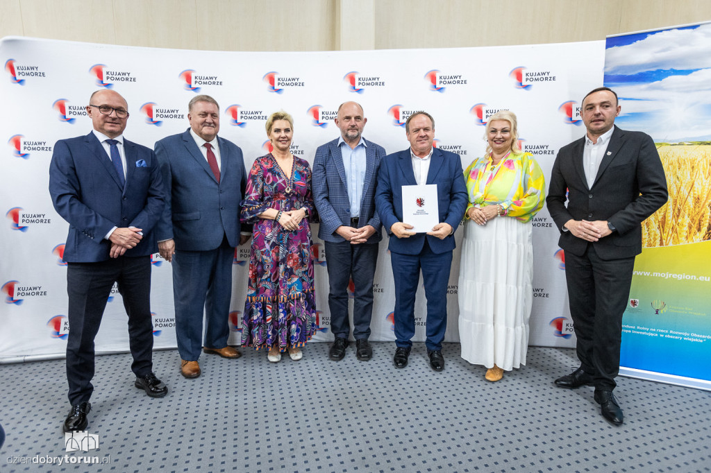 Wręczenie umów w urzędzie marszałkowskim