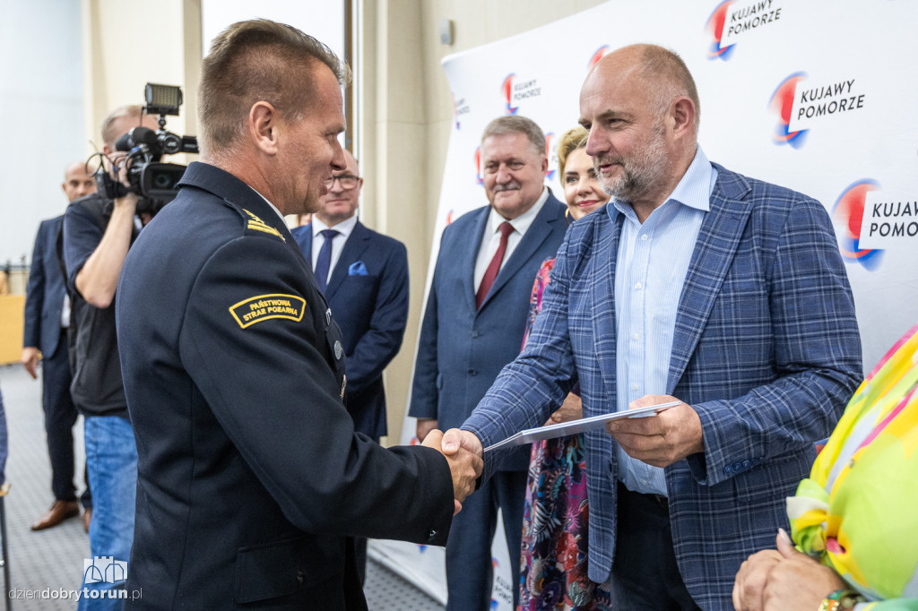 Wręczenie umów w urzędzie marszałkowskim