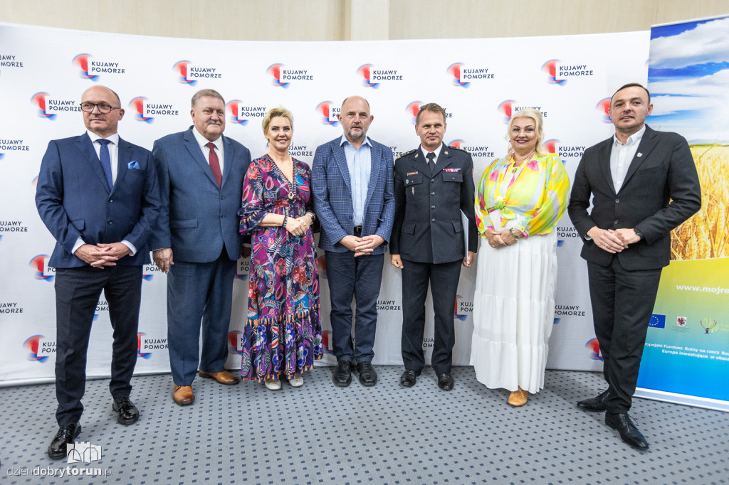 Wręczenie umów w urzędzie marszałkowskim