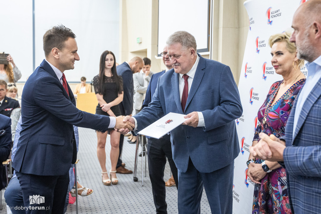 Wręczenie umów w urzędzie marszałkowskim