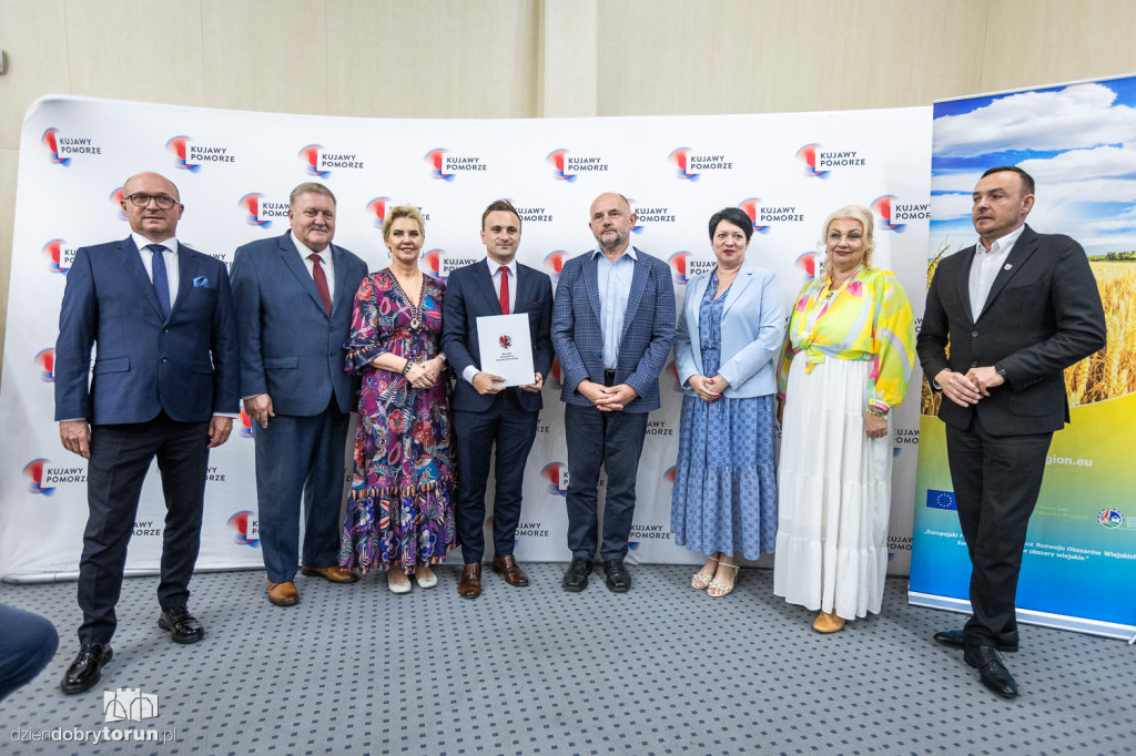 Wręczenie umów w urzędzie marszałkowskim