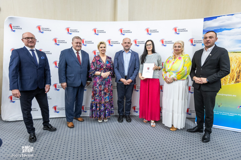 Wręczenie umów w urzędzie marszałkowskim