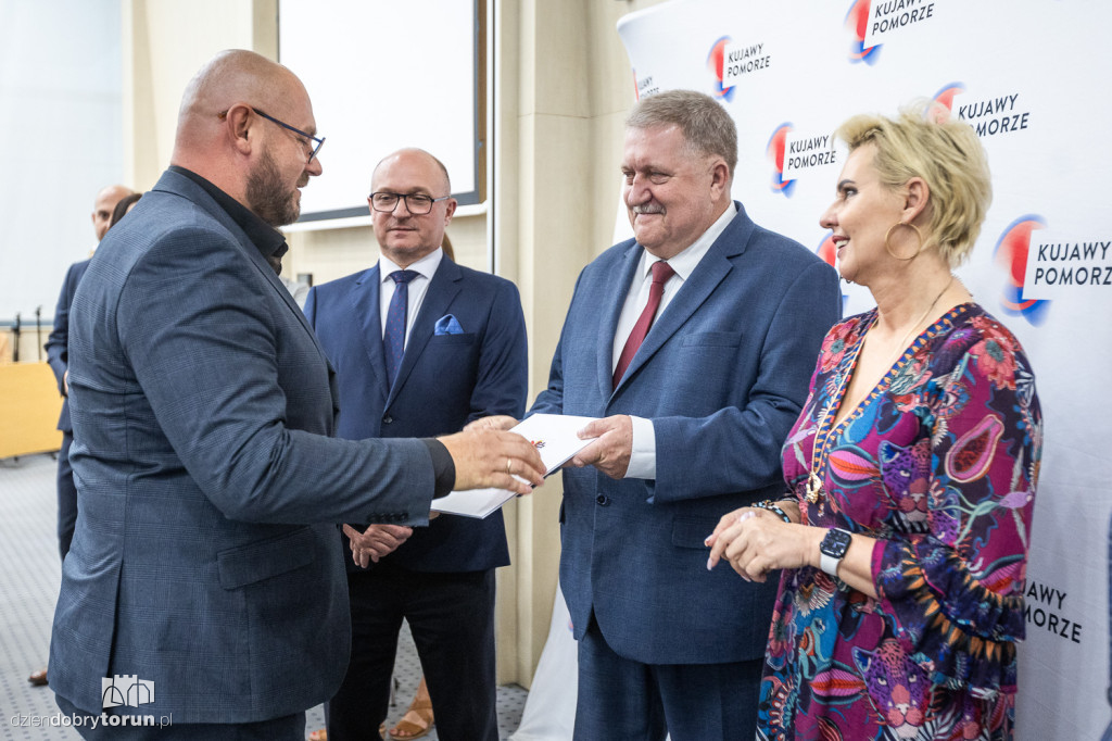 Wręczenie umów w urzędzie marszałkowskim