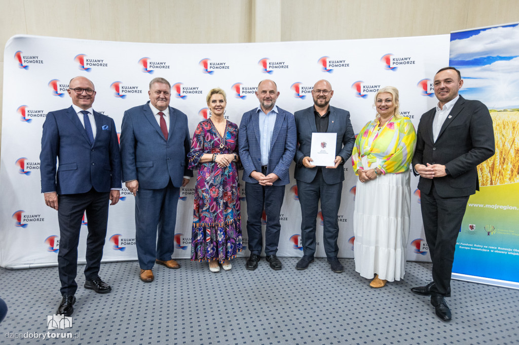 Wręczenie umów w urzędzie marszałkowskim