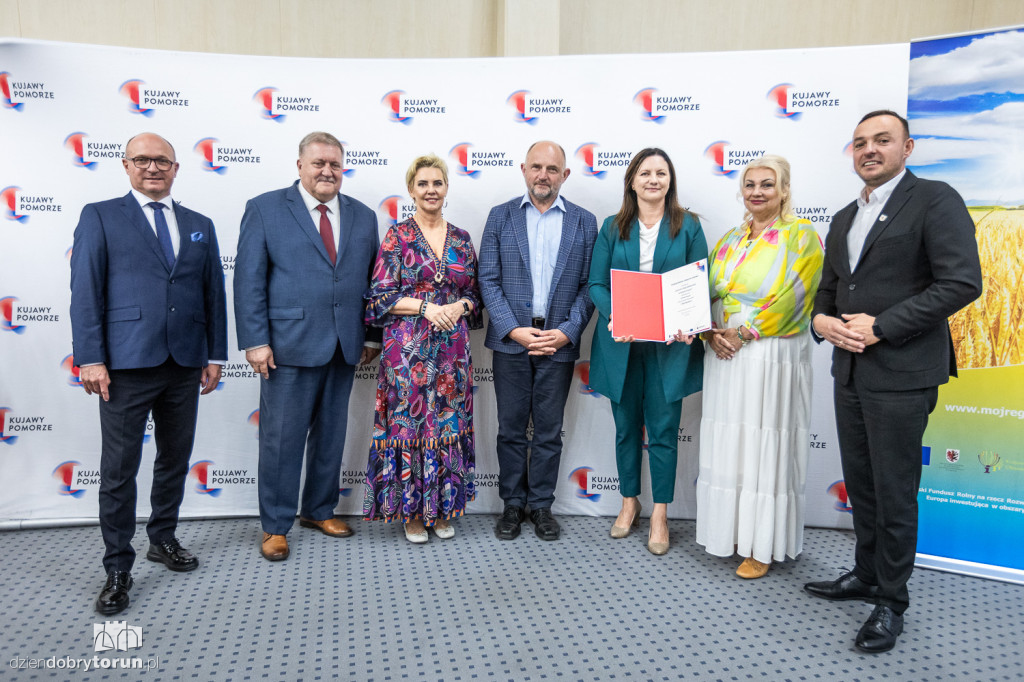 Wręczenie umów w urzędzie marszałkowskim