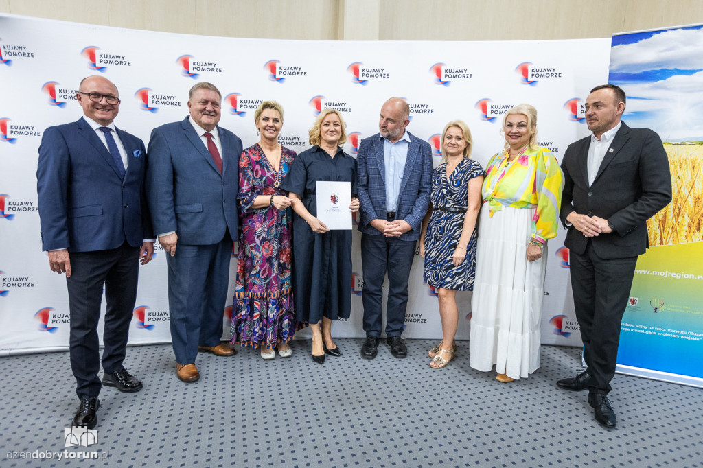 Wręczenie umów w urzędzie marszałkowskim