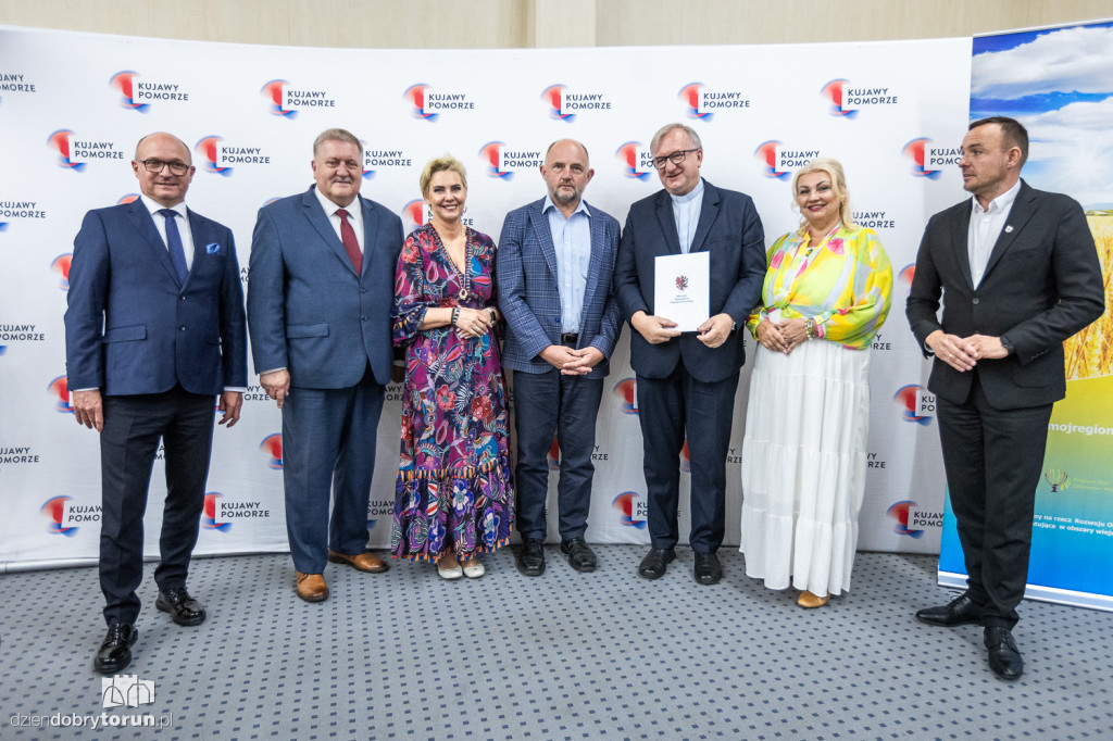 Wręczenie umów w urzędzie marszałkowskim