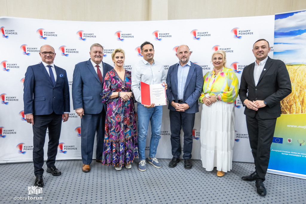 Wręczenie umów w urzędzie marszałkowskim