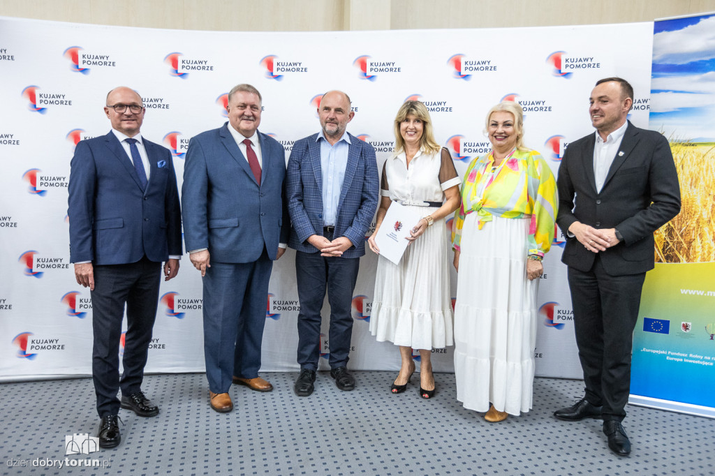 Wręczenie umów w urzędzie marszałkowskim
