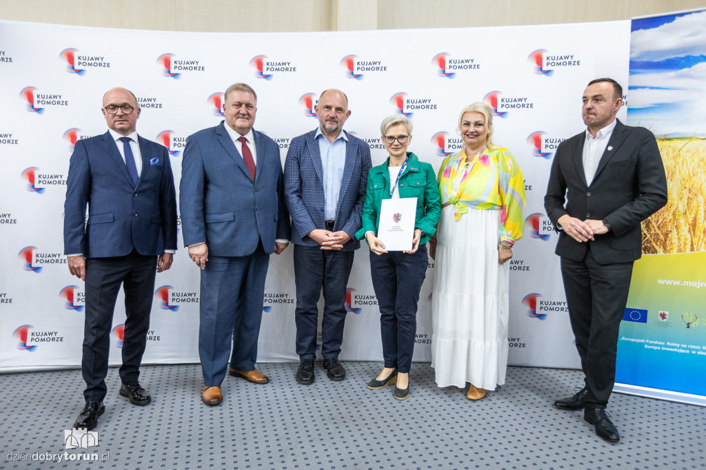 Wręczenie umów w urzędzie marszałkowskim