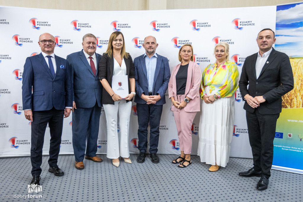 Wręczenie umów w urzędzie marszałkowskim