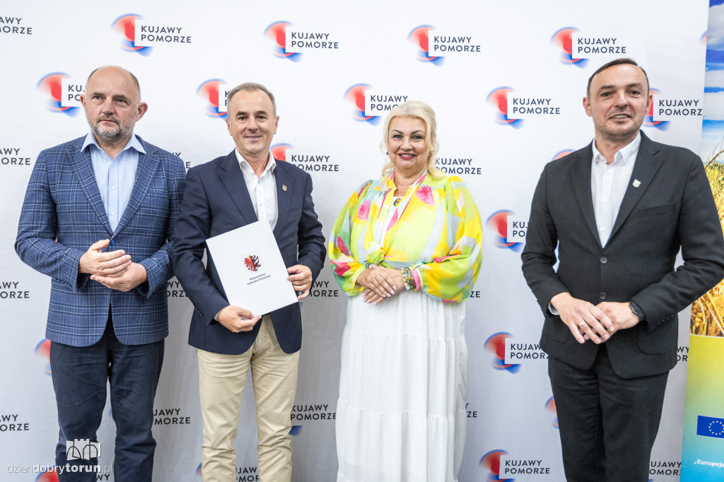 Wręczenie umów w urzędzie marszałkowskim