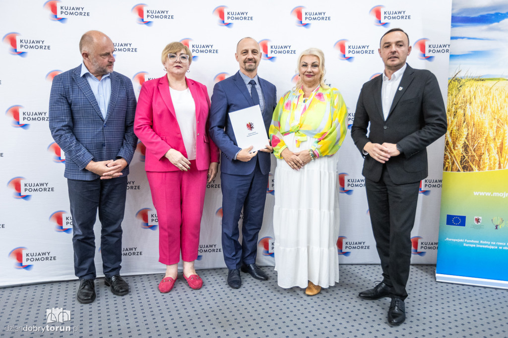 Wręczenie umów w urzędzie marszałkowskim