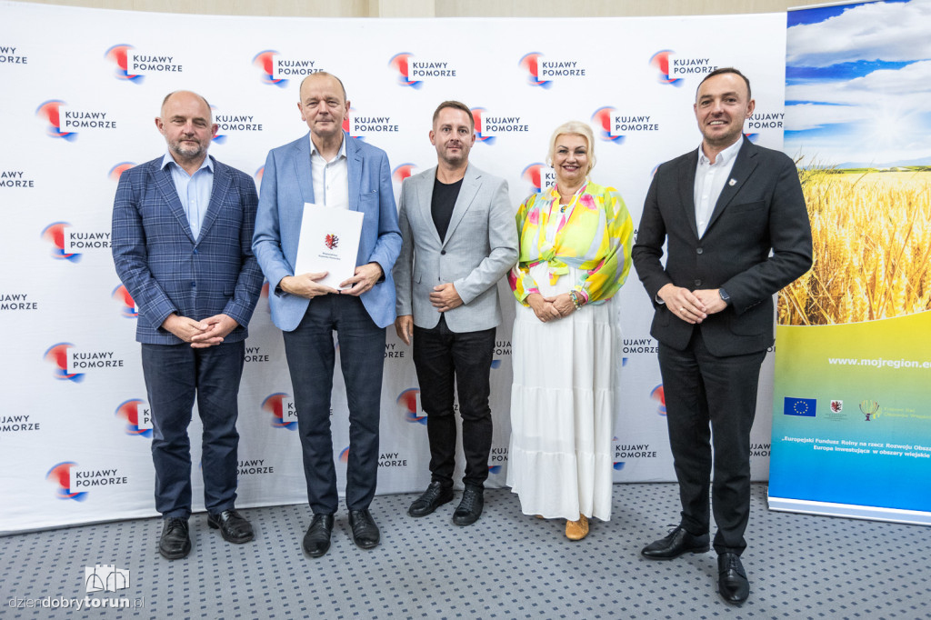 Wręczenie umów w urzędzie marszałkowskim