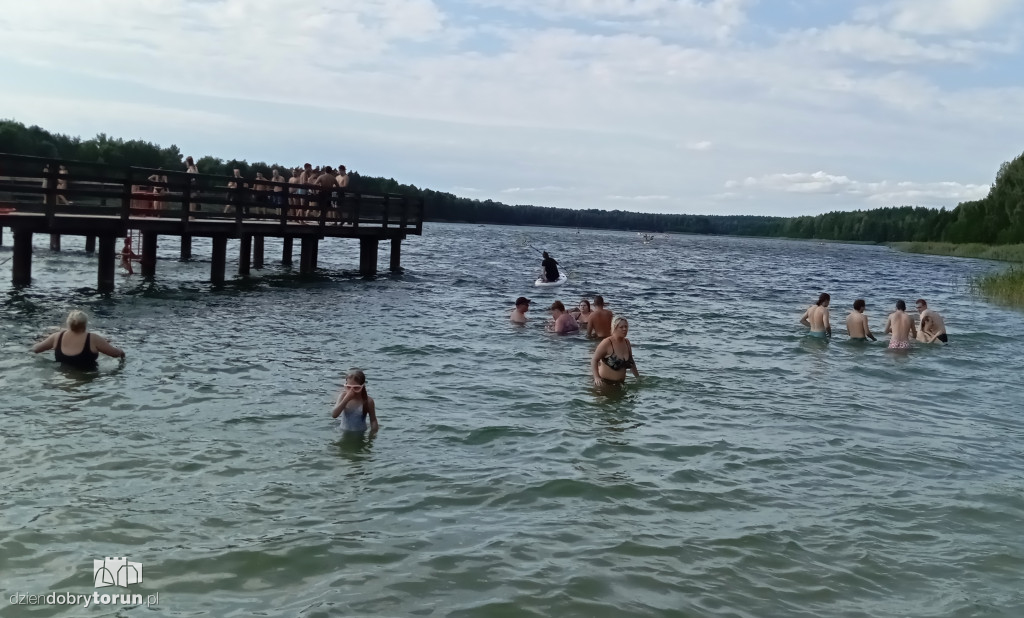 Niedzielny wypoczynek nad jeziorem w Kamionkach