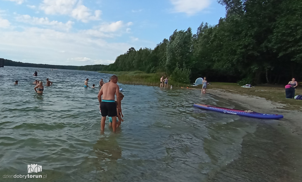 Niedzielny wypoczynek nad jeziorem w Kamionkach