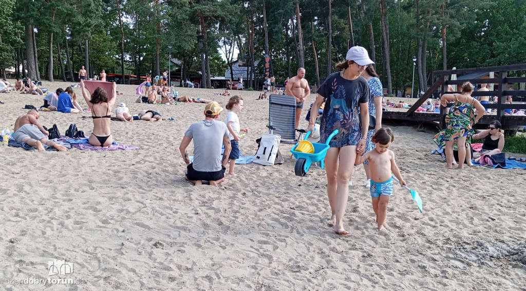 Niedzielny wypoczynek nad jeziorem w Kamionkach