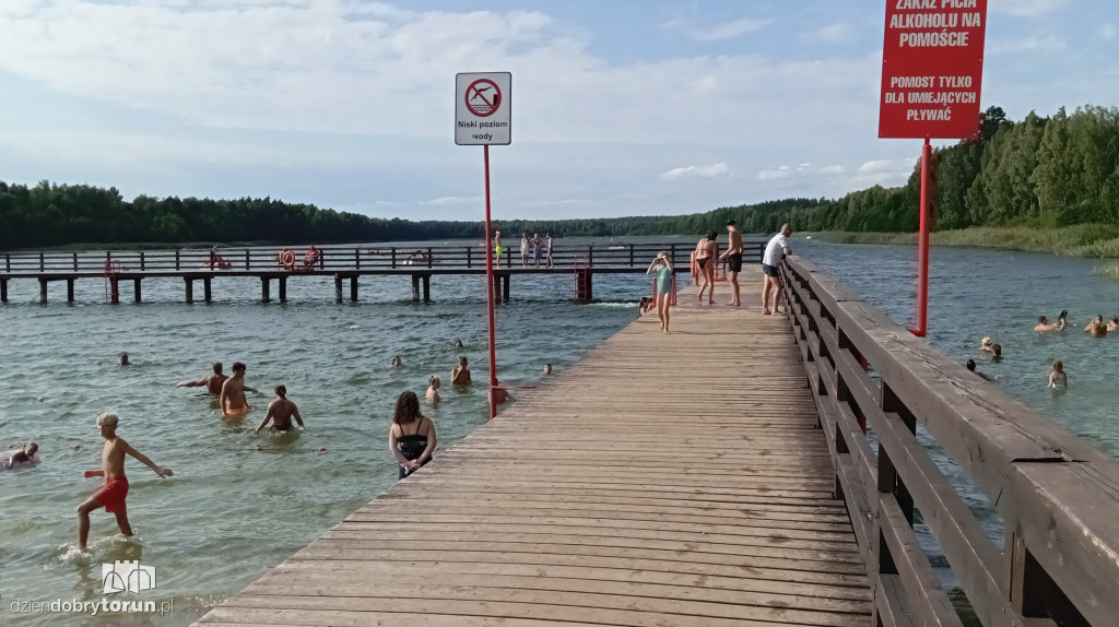 Niedzielny wypoczynek nad jeziorem w Kamionkach