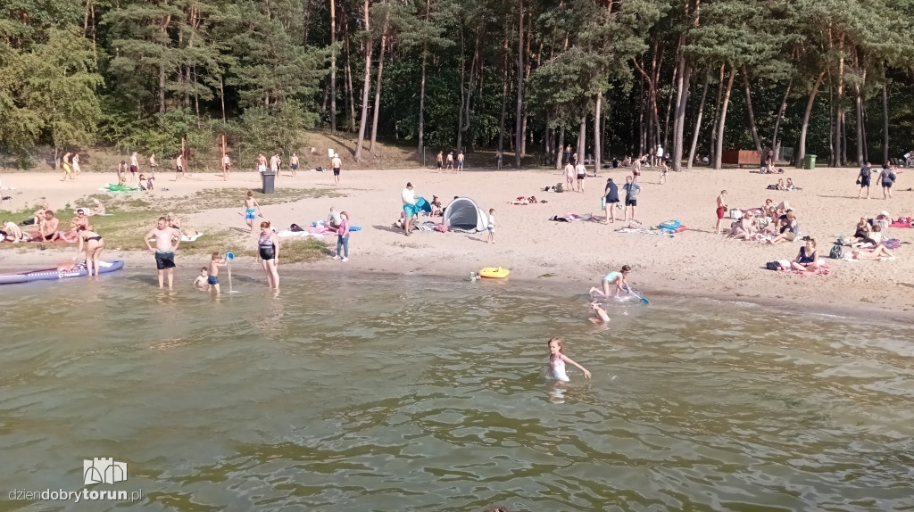 Niedzielny wypoczynek nad jeziorem w Kamionkach