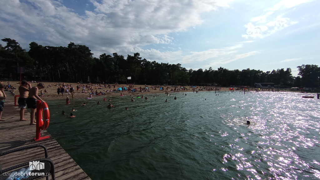 Niedzielny wypoczynek nad jeziorem w Kamionkach