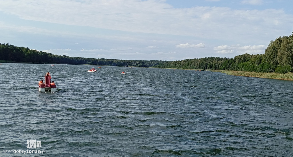 Niedzielny wypoczynek nad jeziorem w Kamionkach