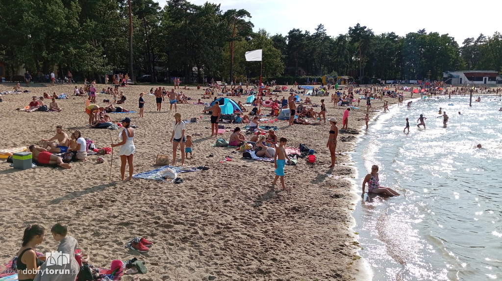 Niedzielny wypoczynek nad jeziorem w Kamionkach