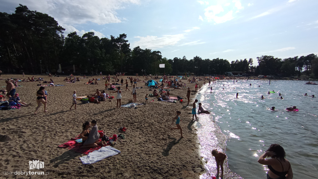 Niedzielny wypoczynek nad jeziorem w Kamionkach