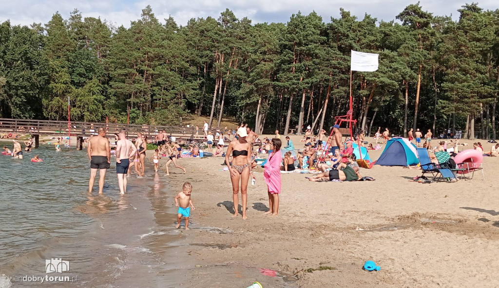Niedzielny wypoczynek nad jeziorem w Kamionkach