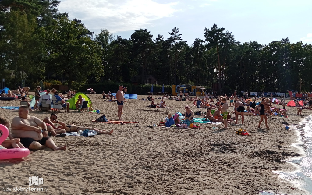 Niedzielny wypoczynek nad jeziorem w Kamionkach