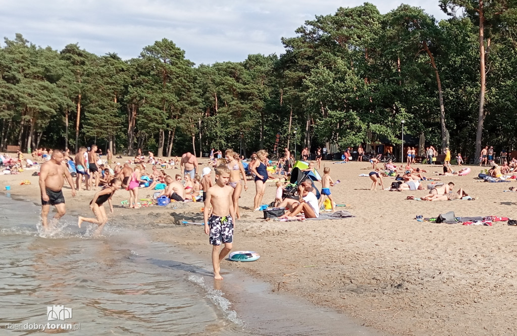 Niedzielny wypoczynek nad jeziorem w Kamionkach