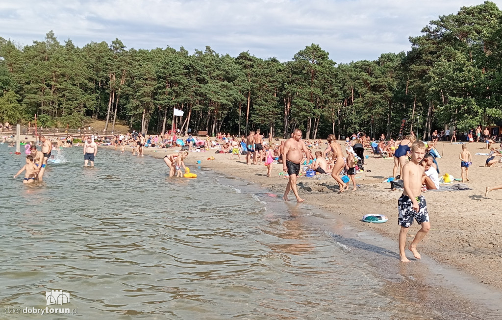 Niedzielny wypoczynek nad jeziorem w Kamionkach