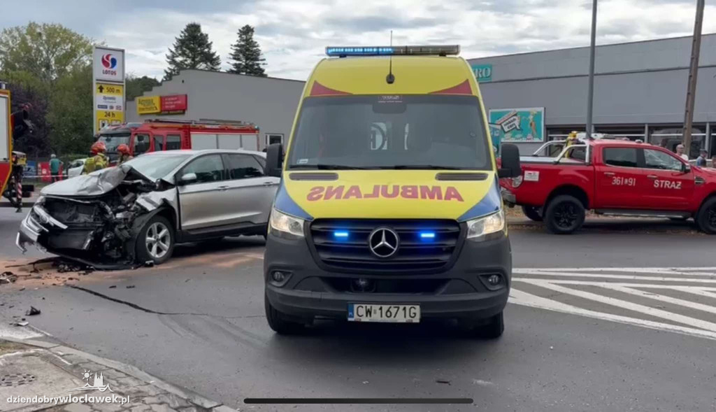 Zderzenie autobusu i osobówki w Lubrańcu