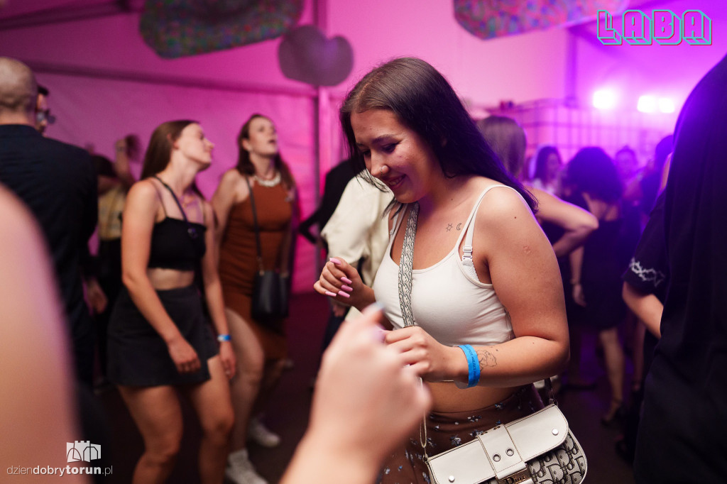 Sobotnia noc w Labie