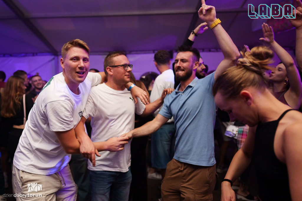 Sobotnia noc w Labie