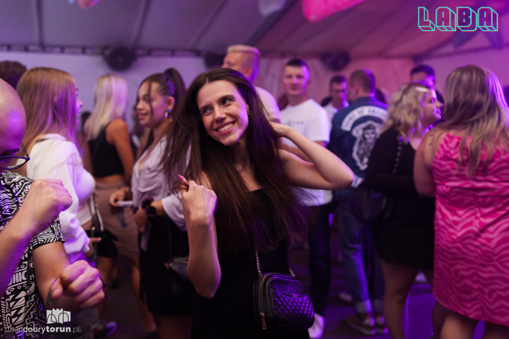 Sobotnia noc w Labie