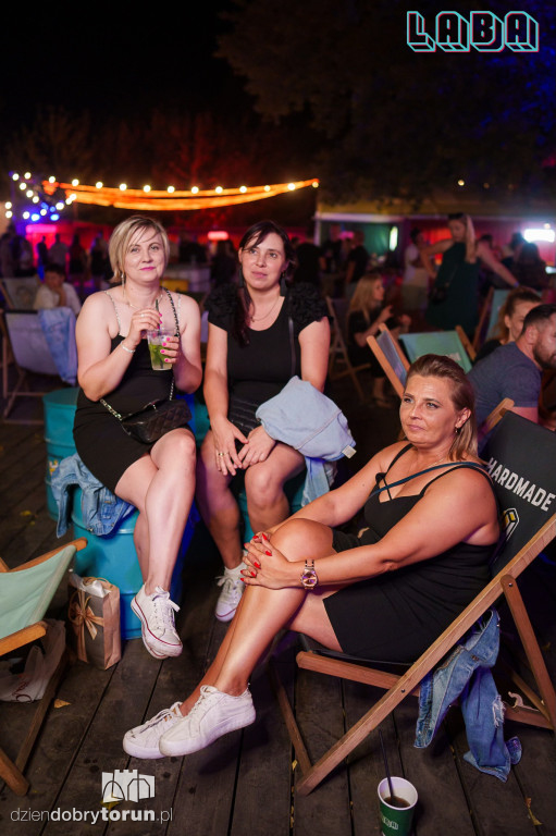 Sobotnia noc w Labie