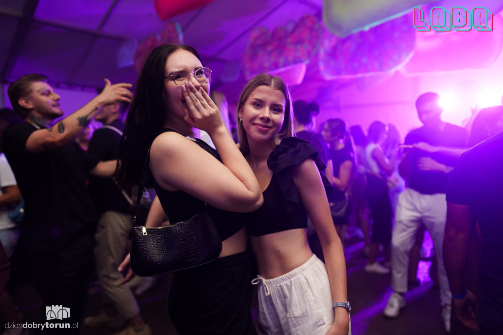 Sobotnia noc w Labie