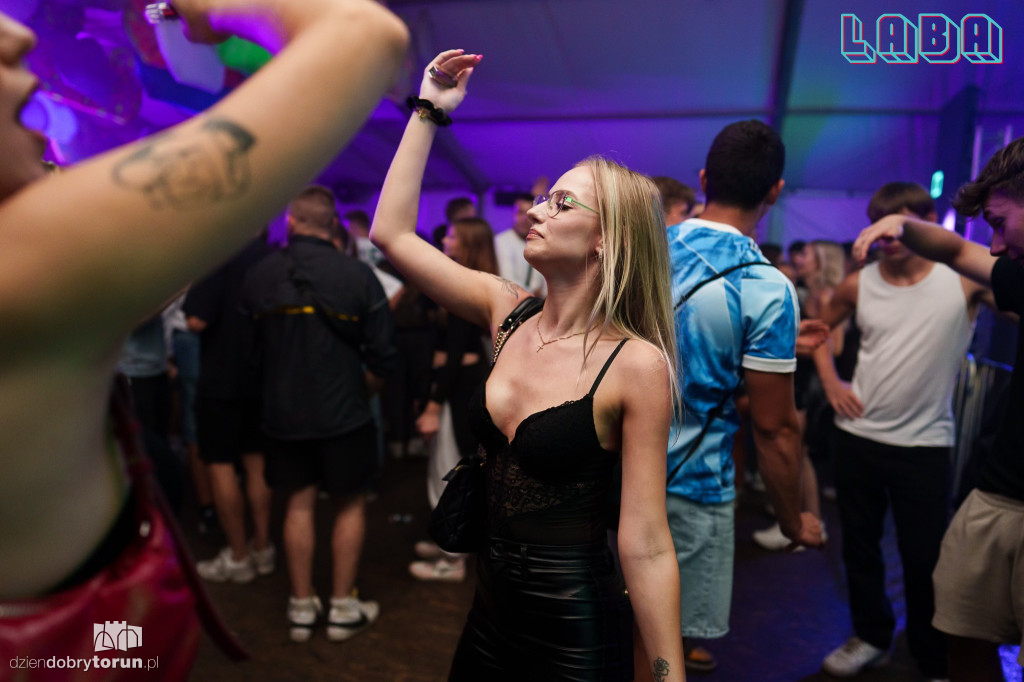 Sobotnia noc w Labie