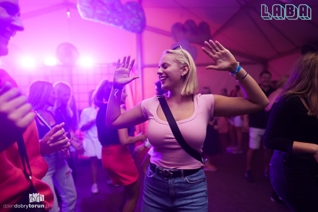 Sobotnia noc w Labie