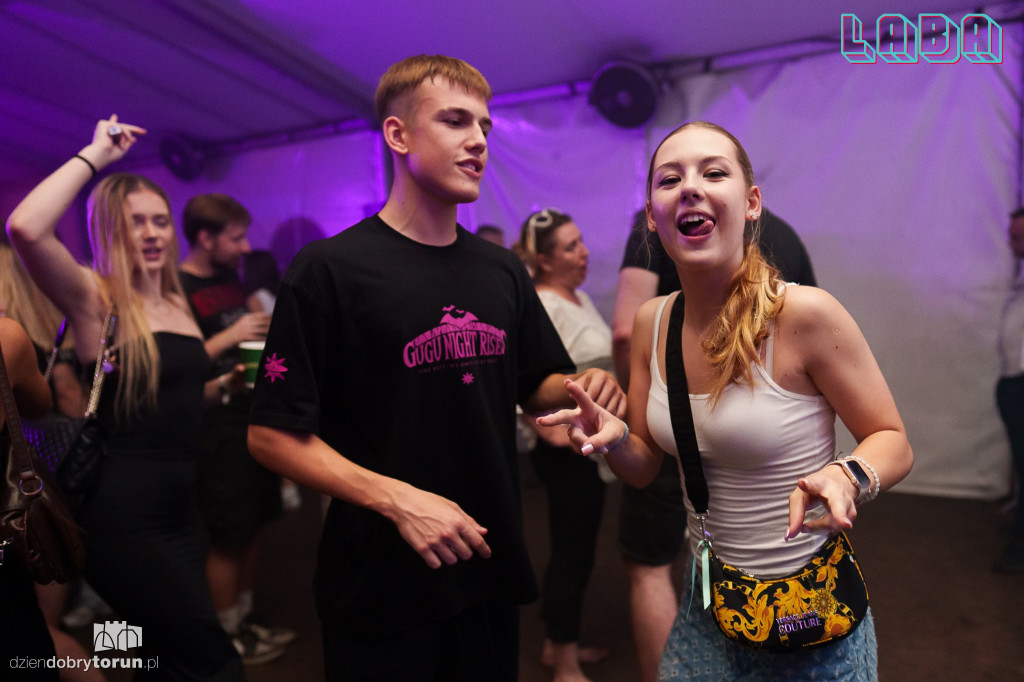 Sobotnia noc w Labie