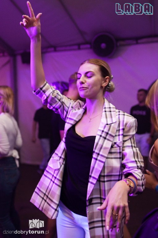 Sobotnia noc w Labie