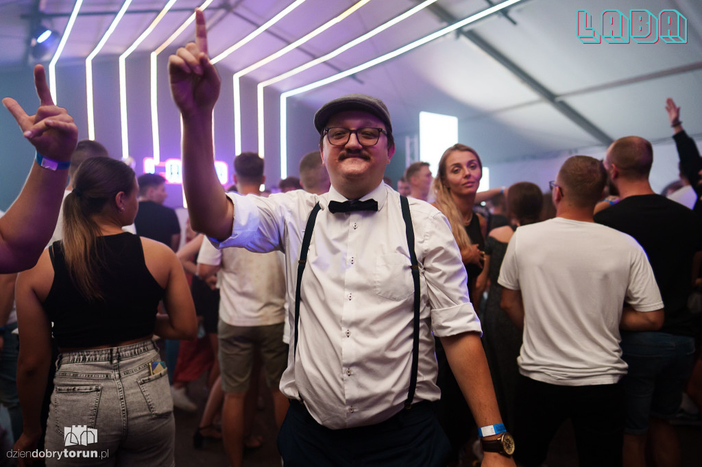 Sobotnia noc w Labie