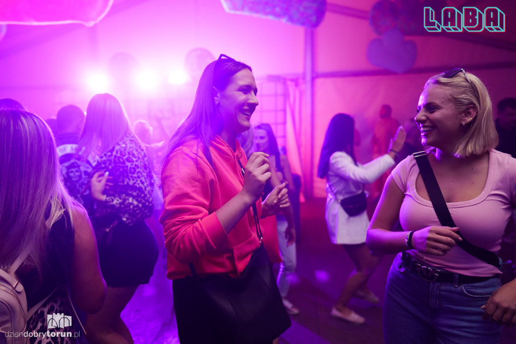 Sobotnia noc w Labie